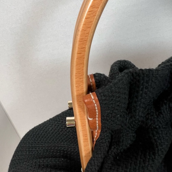 Kate Spade | Black Cotton Bag with Leather Trim and Wood Handles - Picture 3 of 12